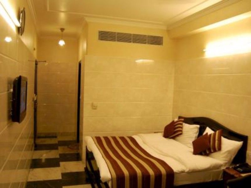 Hotel Treebo Trend Singh Sons Karol Bagh à New Delhi Extérieur photo