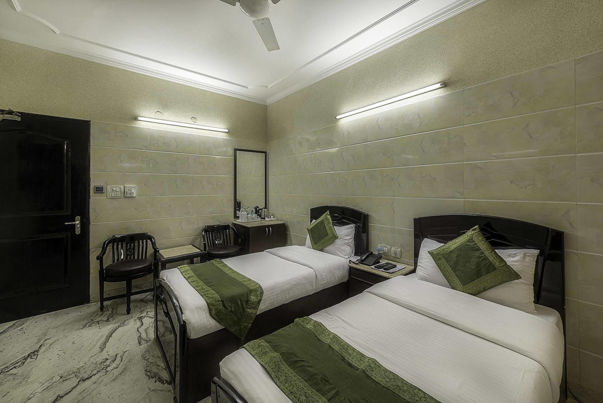 Hotel Treebo Trend Singh Sons Karol Bagh à New Delhi Extérieur photo
