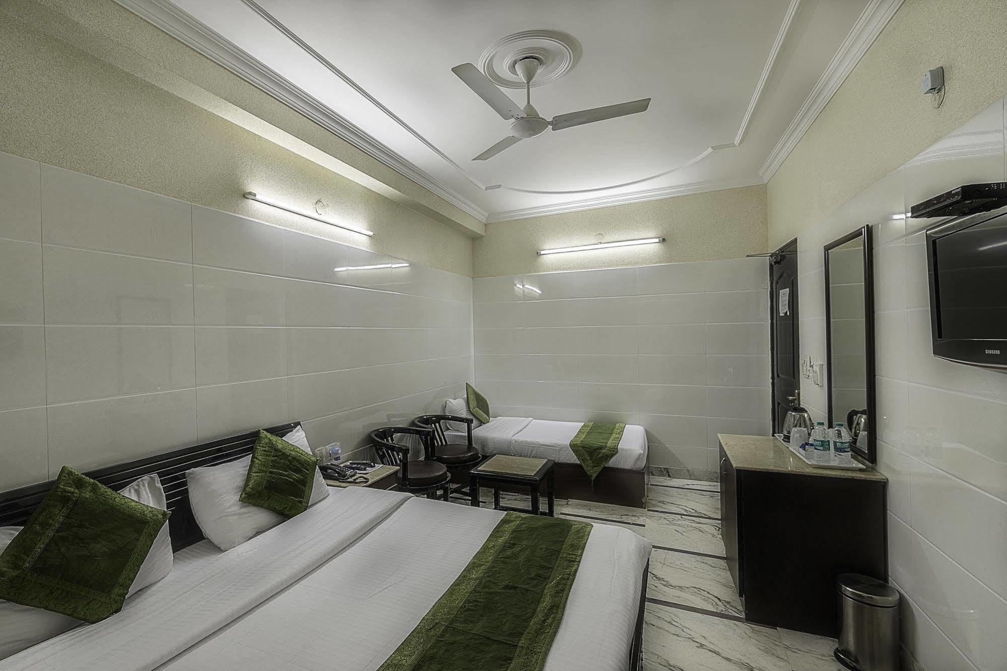 Hotel Treebo Trend Singh Sons Karol Bagh à New Delhi Extérieur photo