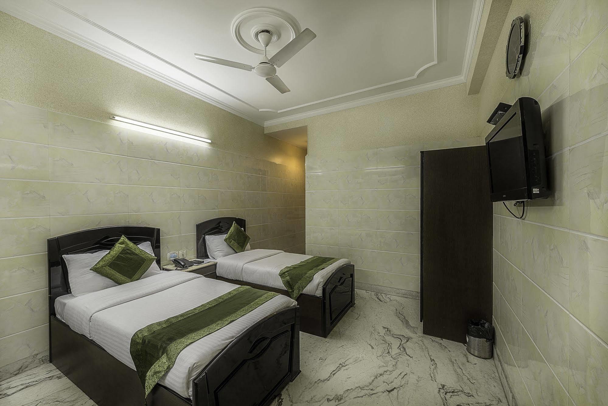 Hotel Treebo Trend Singh Sons Karol Bagh à New Delhi Extérieur photo