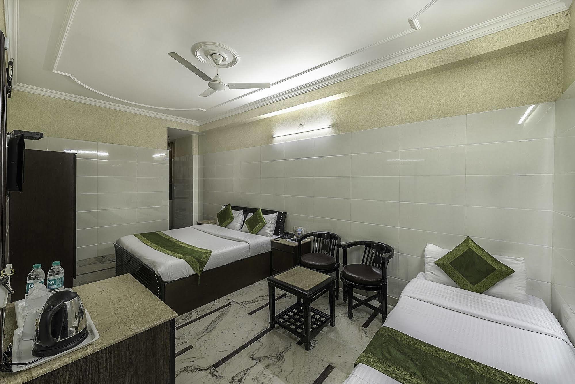 Hotel Treebo Trend Singh Sons Karol Bagh à New Delhi Extérieur photo