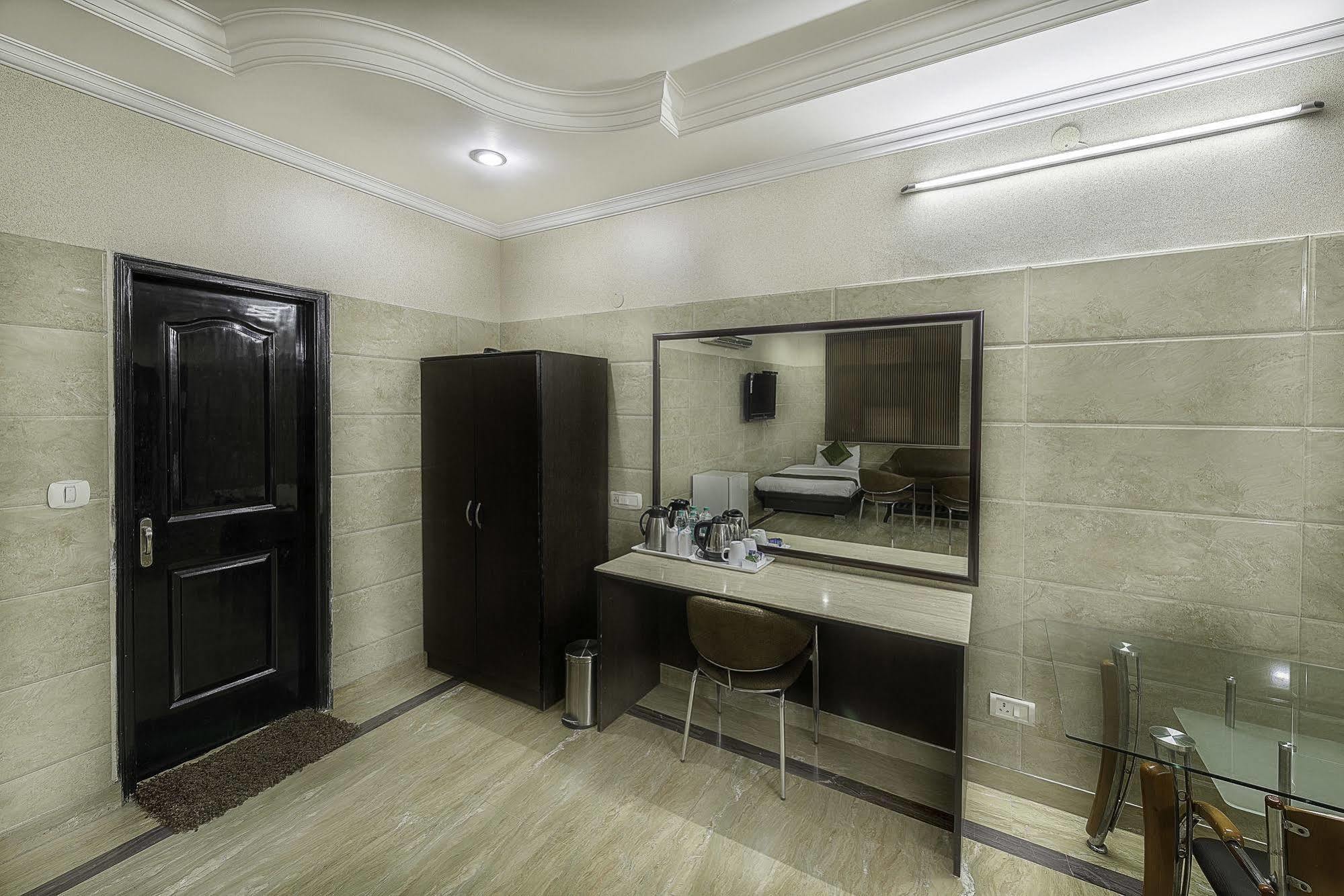 Hotel Treebo Trend Singh Sons Karol Bagh à New Delhi Extérieur photo