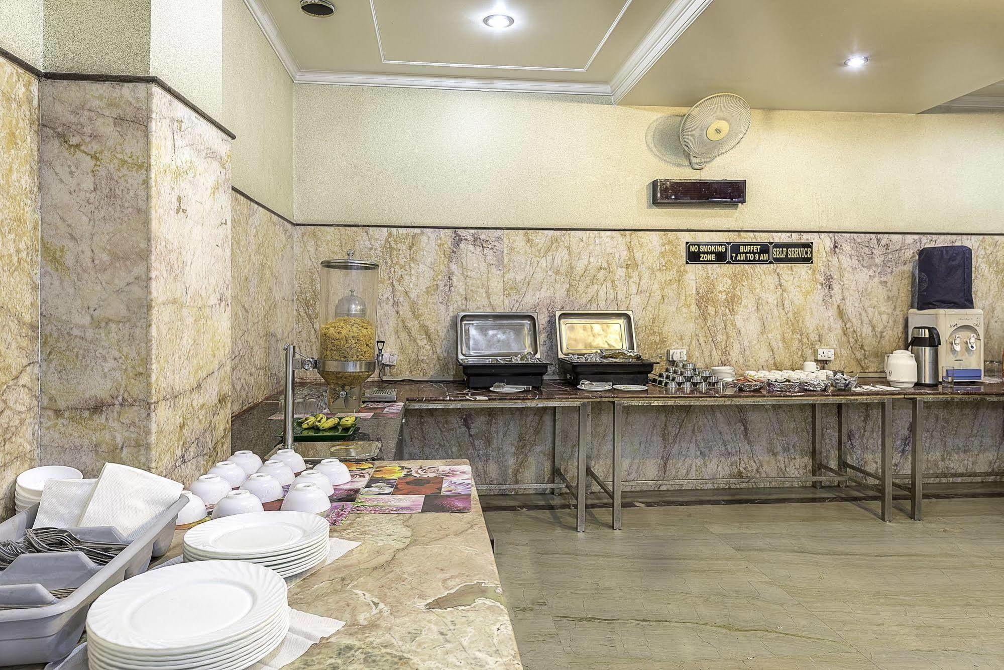 Hotel Treebo Trend Singh Sons Karol Bagh à New Delhi Extérieur photo