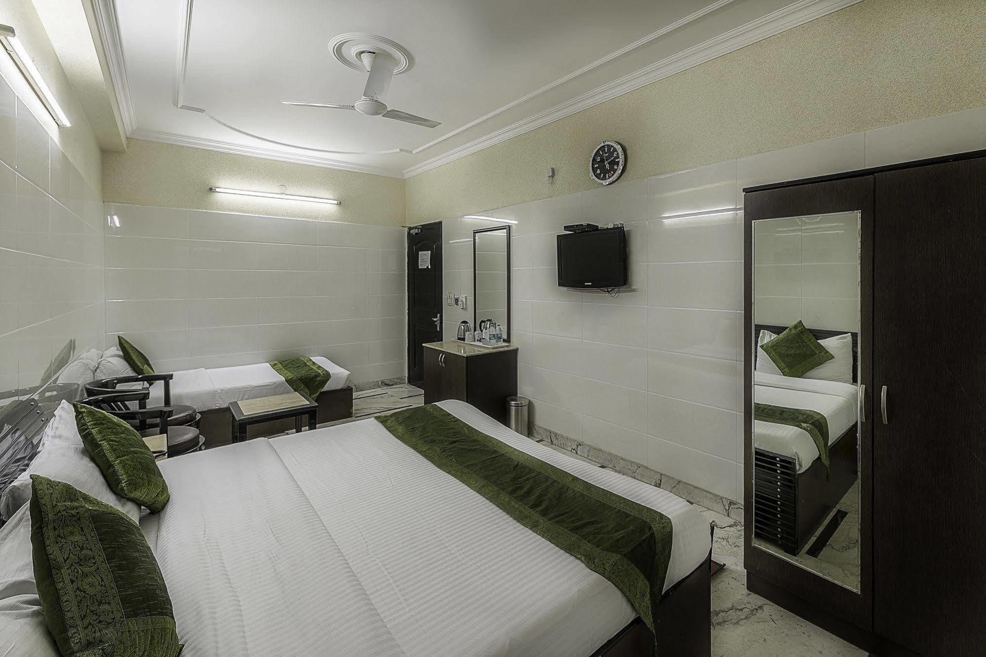 Hotel Treebo Trend Singh Sons Karol Bagh à New Delhi Extérieur photo