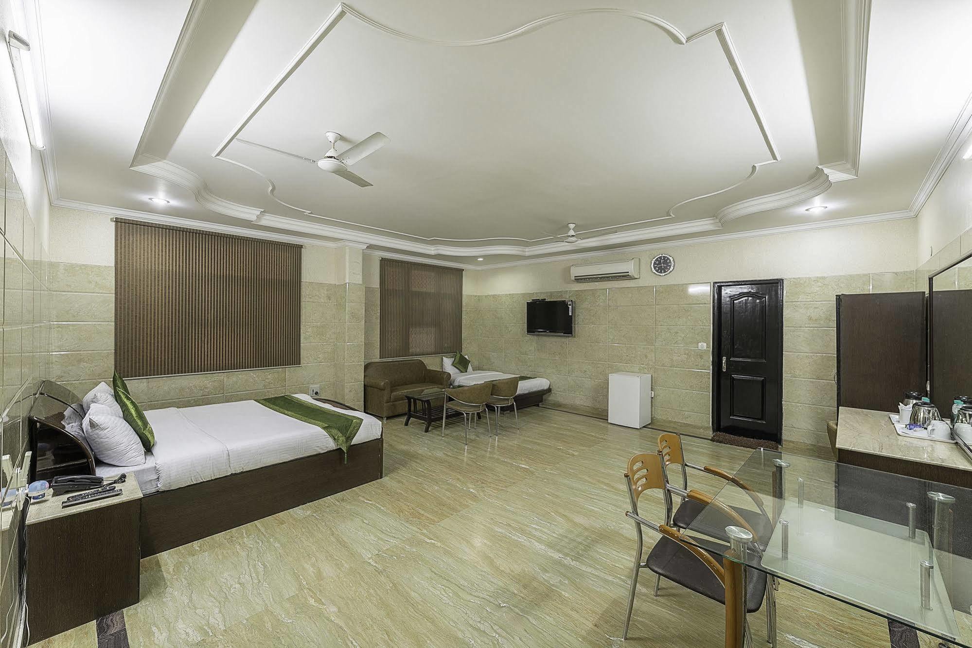 Hotel Treebo Trend Singh Sons Karol Bagh à New Delhi Extérieur photo