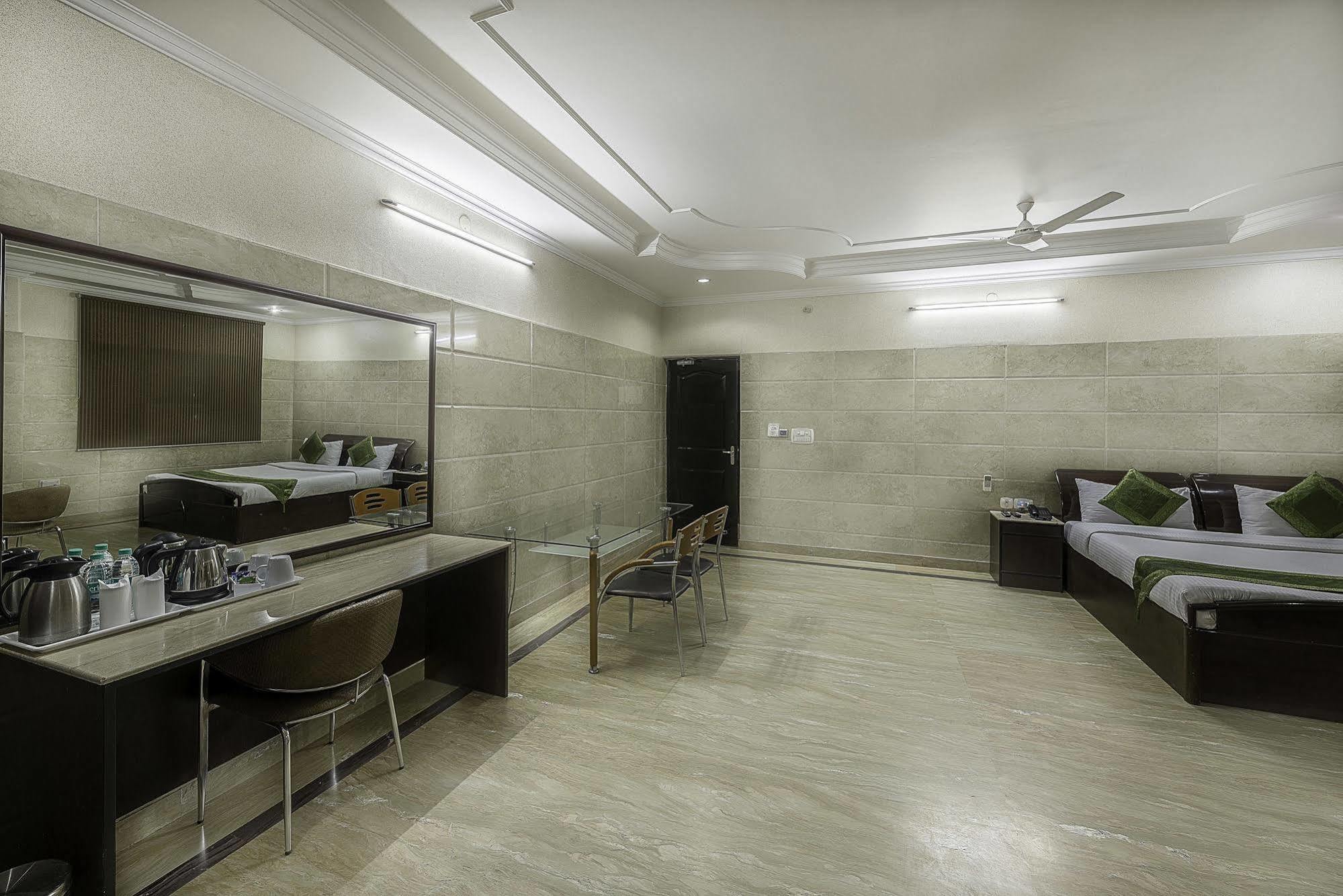 Hotel Treebo Trend Singh Sons Karol Bagh à New Delhi Extérieur photo