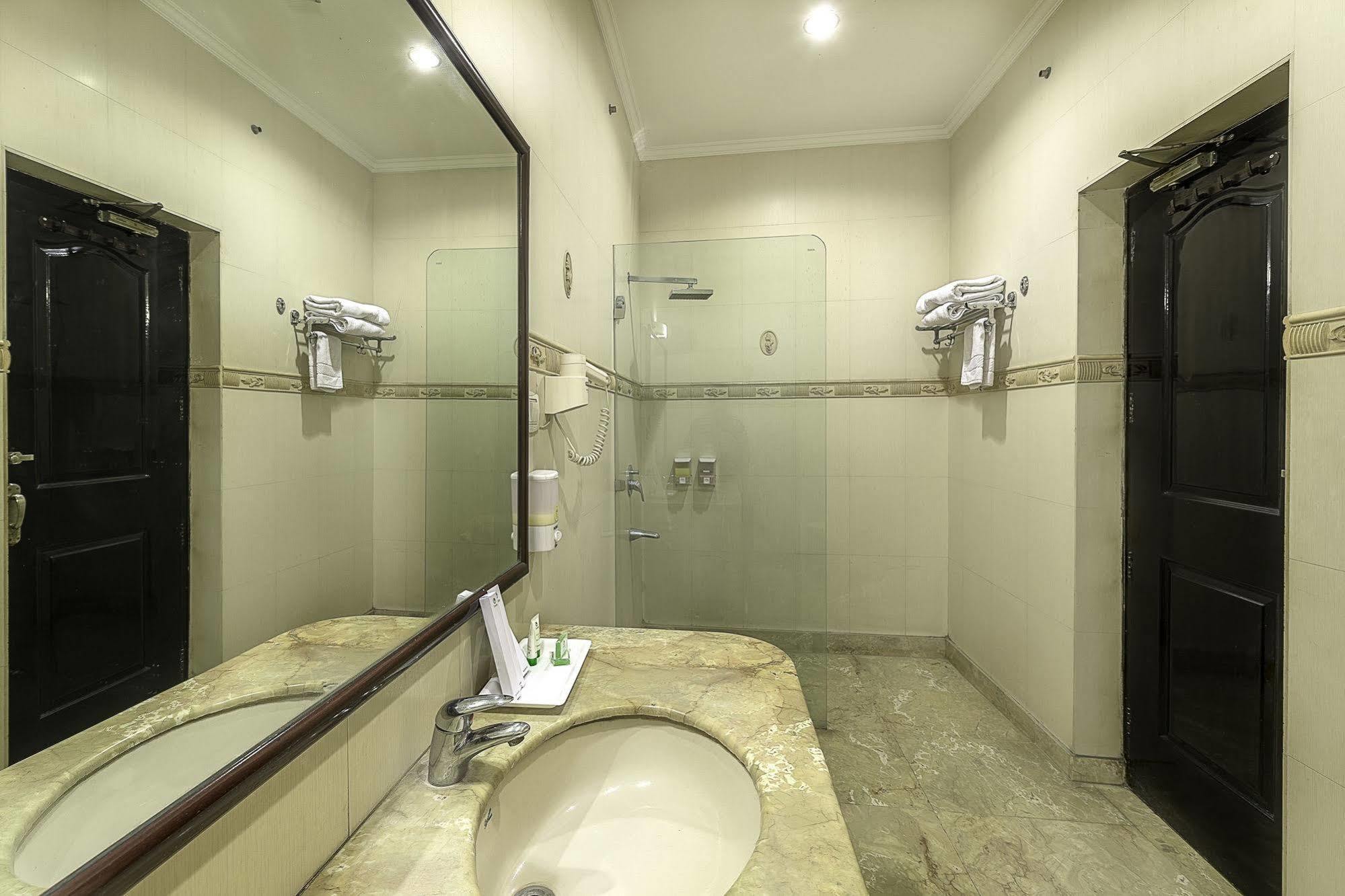 Hotel Treebo Trend Singh Sons Karol Bagh à New Delhi Extérieur photo